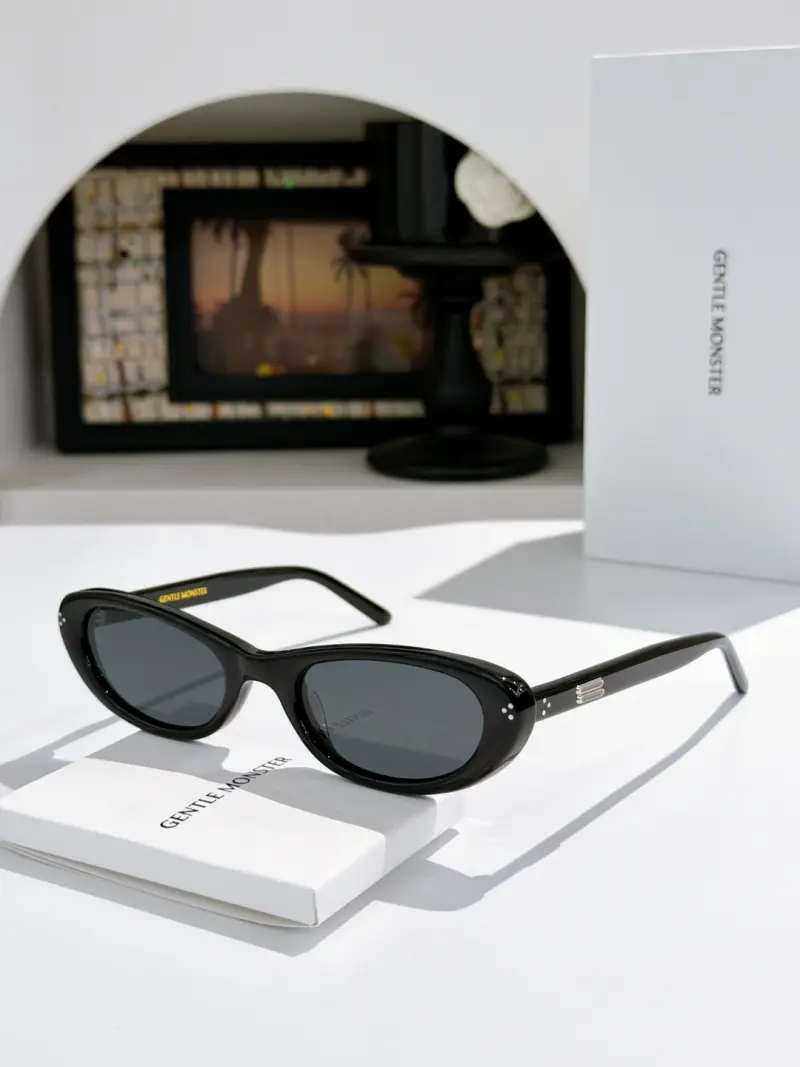 GENTLE MONSTER MADLENNE rectangle designer sunglasses colorway 02, catalogue view 1