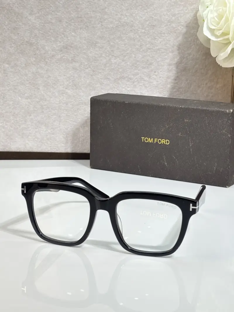 TOM FORD FT0646 rectangle designer sunglasses colorway 02, catalogue view 1