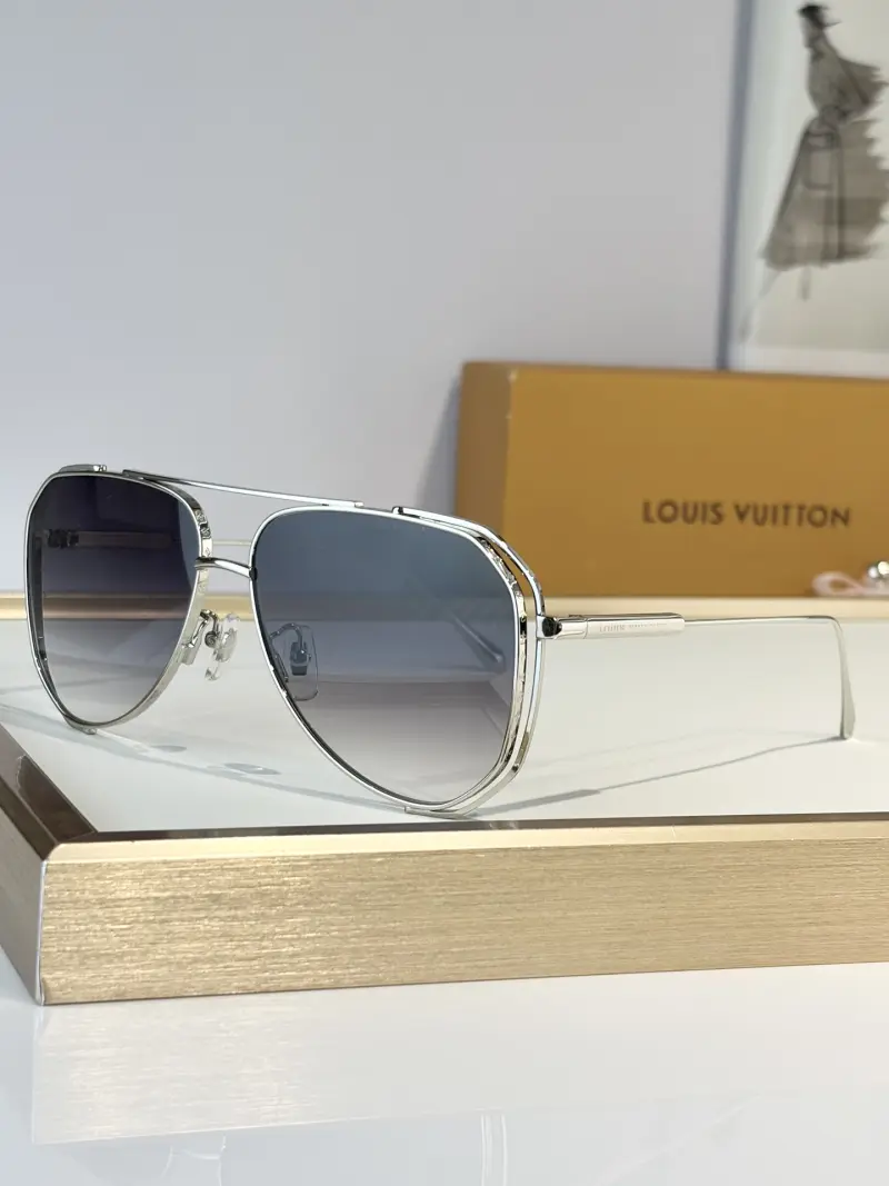 LOUIS VUITTON Z1315 square designer sunglasses colorway 02, catalogue view 1