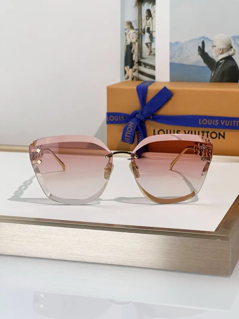 LOUIS VUITTON Z1626U/Z2142U/Z2430U square designer sunglasses colorway 02, catalogue view 1