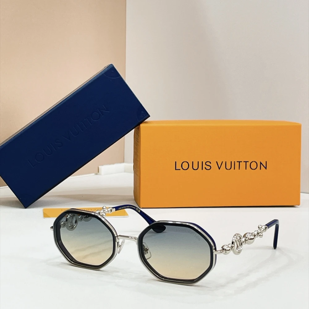 Louis Vuitton Z7532U black rounded sunglasses with gradient lenses